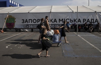 Ukrayna'da yerinden edilen siviller günler süren yolculuktan sonra kamplara ulaşabiliyor