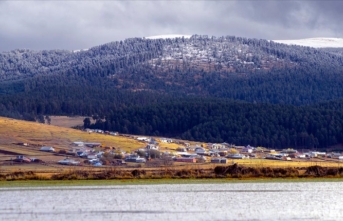 Ardahan'ın karlı tepeleri sonbahar renkleriyle buluştu