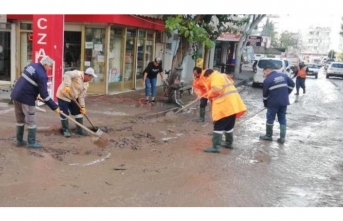 Antalya'daki selden etkilenen alanlarda temizlik çalışmaları devam ediyor