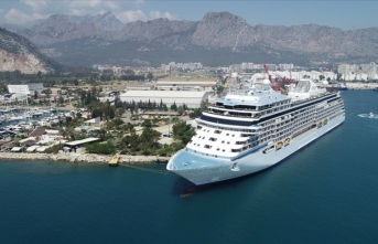 Antalya Limanı'na bu yıl kruvaziyerlerle 30 binden fazla turist geldi