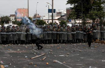 Peru'da protestocular ülkenin en büyük ikinci havaalanına zorla girmeye çalıştı