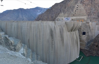 Yusufeli Barajı'nda su seviyesi 63 metreye ulaştı, dip savaklar test edildi