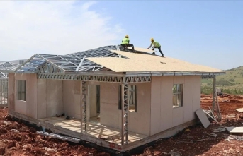 Gaziantep'te depremzedeler için çelik konstrüksiyonlu köy evleri inşa ediliyor