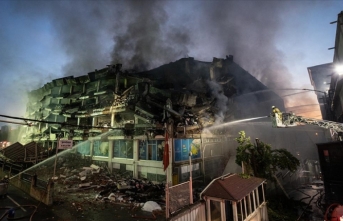 Başakşehir'de fabrikada çıkan yangını söndürme çalışmaları 37 saattir devam ediyor