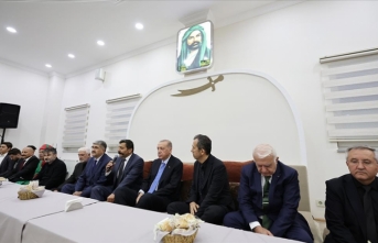 Cumhurbaşkanı Erdoğan Pendik'teki cemevinde muharrem ayı iftarına katıldı