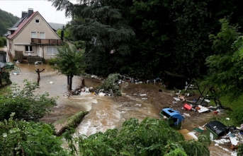 Almanya'nın güneyinde etkili olan şiddetli yağış su baskınlarına yol açtı