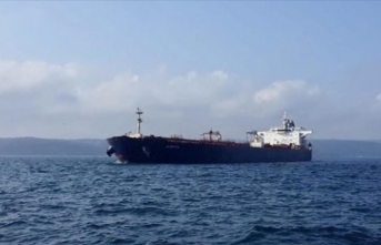 İstanbul Boğazı'nda gemi trafiği, tanker arızasının giderilmesiyle yeniden açıldı