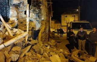 Konya'daki depremde 55 binanın hasar gördüğü...