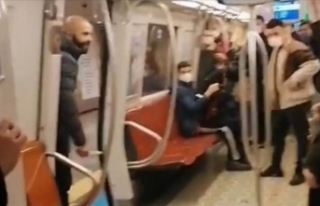Metroda kadın yolcuya bıçak çekip hakaret eden...