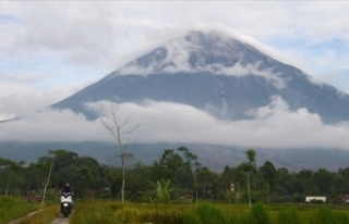 Endonezya'da Semeru Yanardağı'ndaki patlamada...