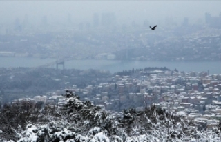 İstanbul'da kar yağışı aralıklarla etkisini...