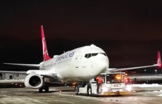 İstanbul Havalimanı'nda uçakların kalkışları...