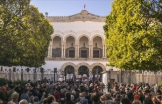 Tunus'ta Yüksek Yargı Konseyinin feshedilmesi...