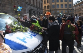 İsveç'te ırkçı Paludan'ın polis korumasında...