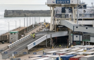Dover Limanı'ndaki yoğunluk nedeniyle yolculara...