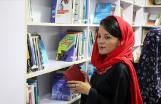 Afgan kadınlar eğitimden mahrum hemcinslerine umut...