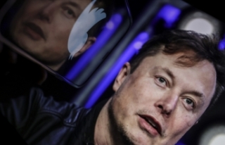 Elon Musk'tan Twitter'ı satın alma anlaşmasının...