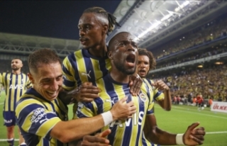 Fenerbahçe, gollü galibiyetle liderliğe yükseldi