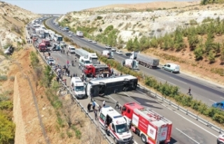 Gaziantep'teki trafik kazasına karışan otobüs...