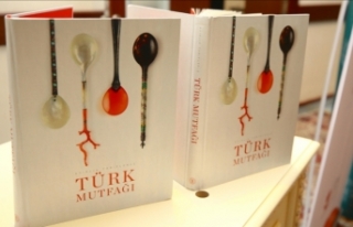 "Asırlık Tariflerle Türk Mutfağı" kitabı,...