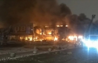 Moskova'da bir hipermarkette çıkan yangında...