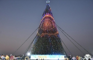 Türkmenistan’daki 43 metrelik yeni yıl ağacının...
