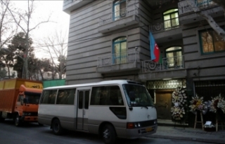 Azerbaycan'ın Tahran Büyükelçiliğinin personeli...