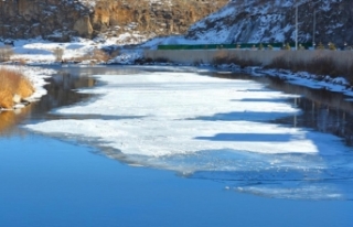 Doğu Anadolu'da göletler ve akarsular buz tuttu