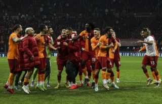 Lider Galatasaray galibiyetleri seriye bağladı