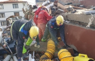 Deprem sonrası arama kurtarma çalışmalarına madenciler...