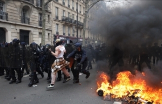 Fransa'da emeklilik reformu karşıtı gösterilerde...