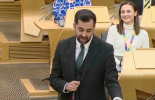 İskoçya'nın yeni başbakanı Yusuf resmi konuttaki...