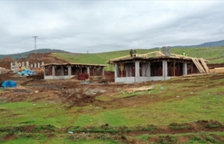 Köy tipi afet evleri Nurdağı'nda yükselmeye...