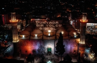 Bursa'daki tarihi Ulu Cami'nin mahyası...