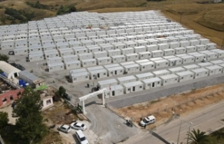 Adana'da depremzedeler için kurulan konteyner...