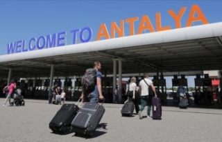 Antalya, geçen yıla göre artan turist sayısıyla...