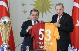 Cumhurbaşkanı Erdoğan, Galatasaray futbol takımını...