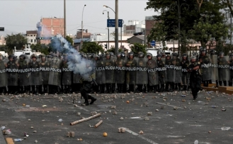 Peru'da protestocular ülkenin en büyük ikinci havaalanına zorla girmeye çalıştı