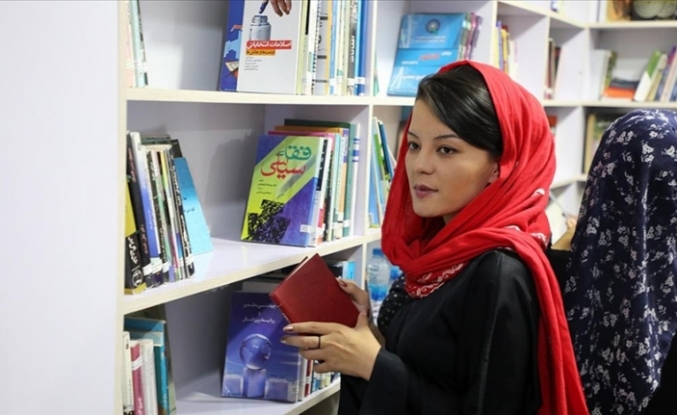 Afgan kadınlar eğitimden mahrum hemcinslerine umut olmak için kütüphane kurdu