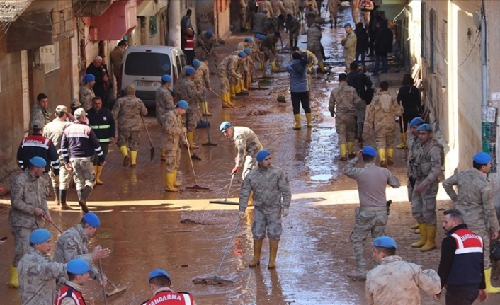 Şanlıurfa'da sel sonrası temizlik çalışmaları sürüyor